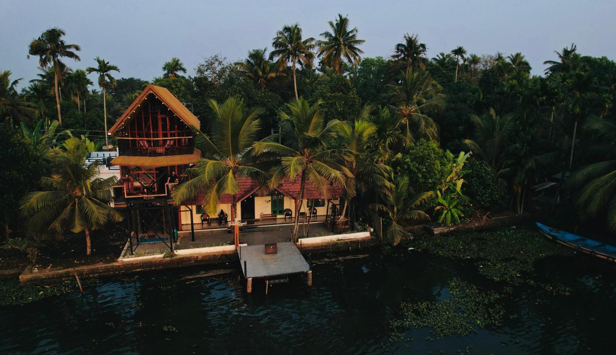 Tulsi Kayal Retreat * Champakulam