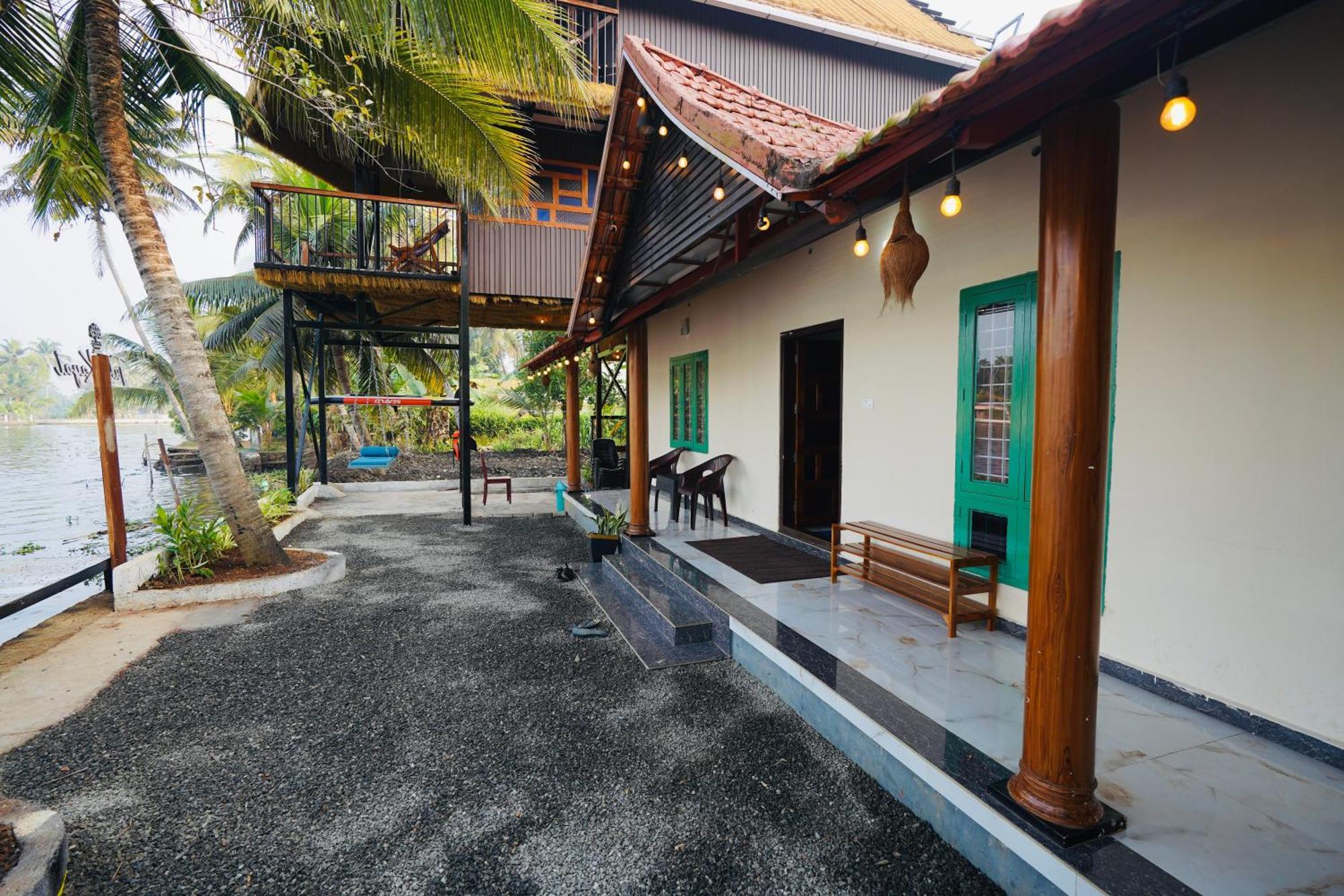 Tulsi Kayal Retreat * Champakulam